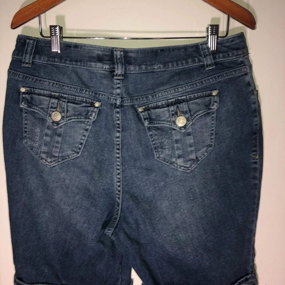 Lane Bryant distressed jean shorts size 16